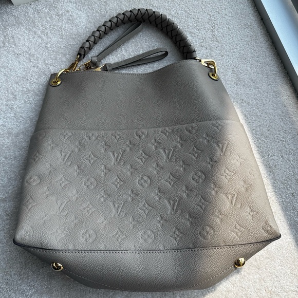 Louis Vuitton Maida Hobo MM Empreinte Leather in Tourterelle – New with Tags - Picture 6 of 16